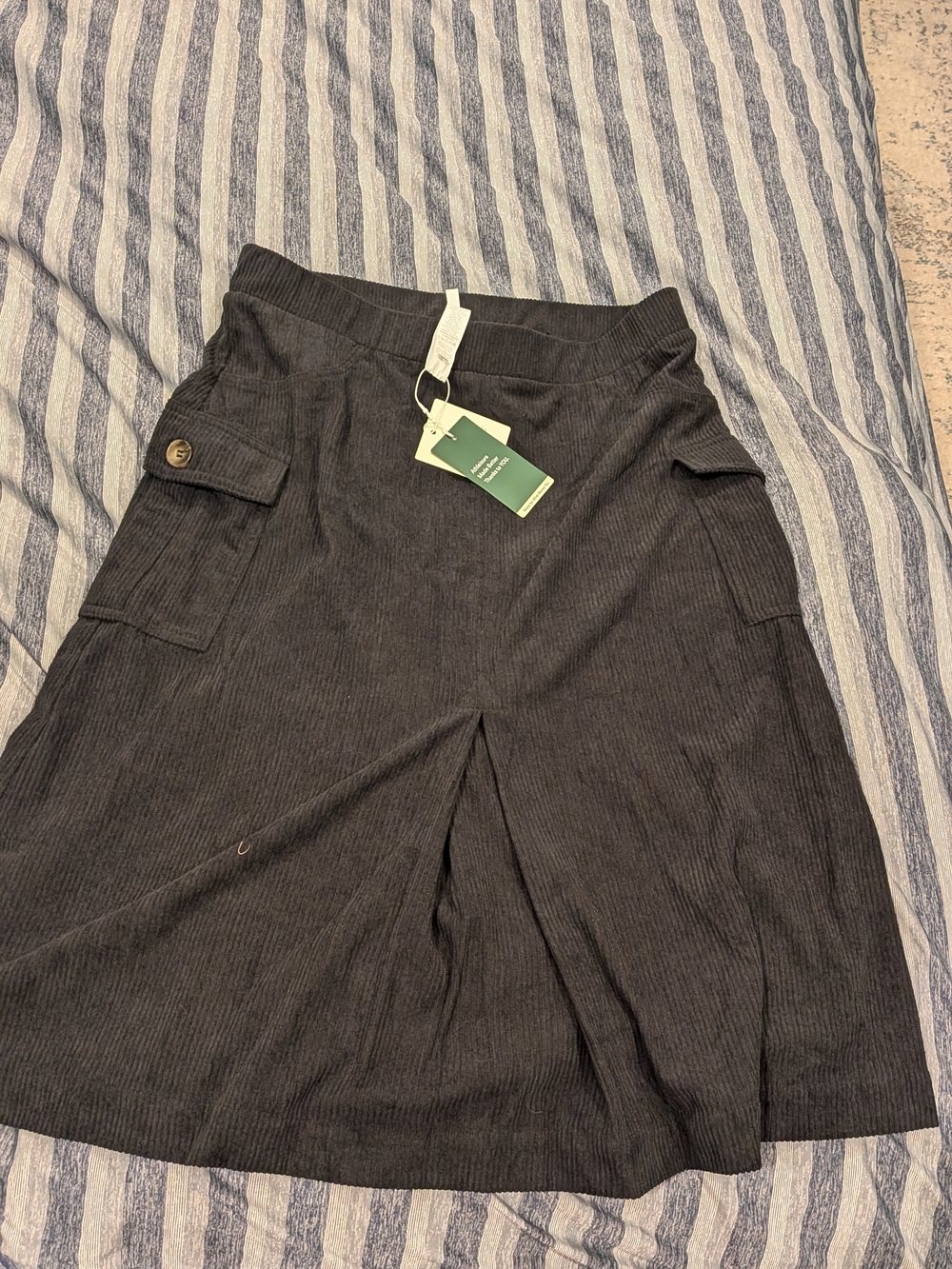 HALARA Black Corduroy Cargo Skirt with Front Slit